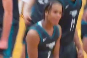 这一看就是亲生的！隆多的儿子在高中联赛砍17分9助攻3抢断